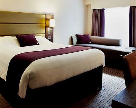 Premier Inn Premier Inn Heathrow Airport Terminal 4 Stanwell Exterior photo