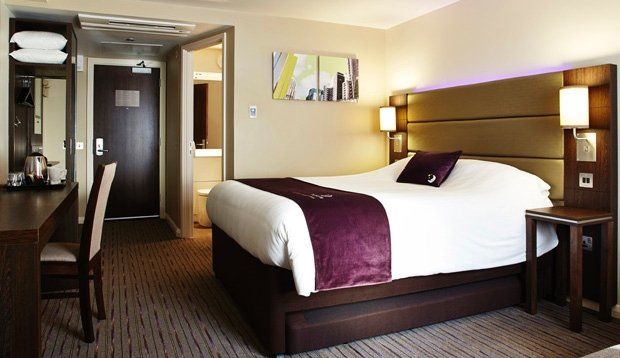 Premier Inn Premier Inn Heathrow Airport Terminal 4 Stanwell Exterior photo